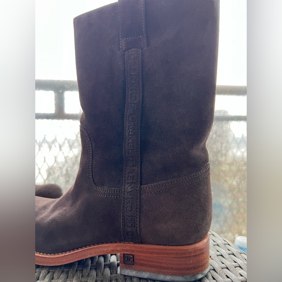 CHANEL brown suede boots - Picture 6 of 6